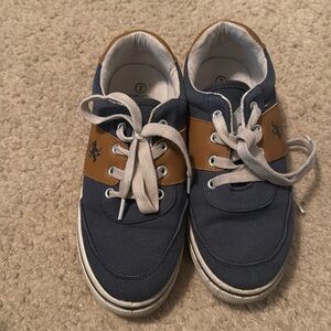 Boys shoes size 2